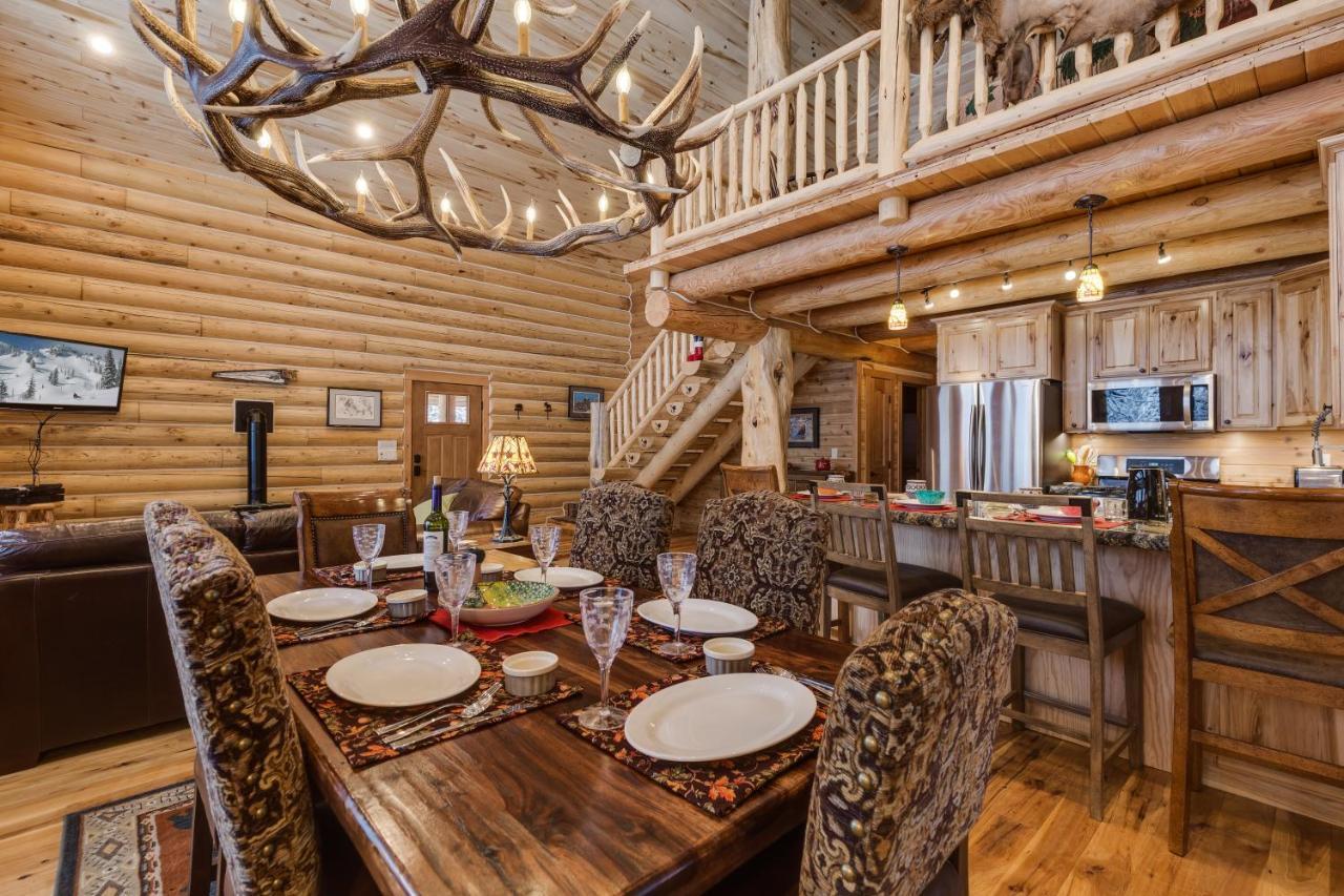 Lumberjack Lodge By Kabino Hot Tub Fire Pit Satellite Wifi Grill Large Porch Island Park Exterior foto