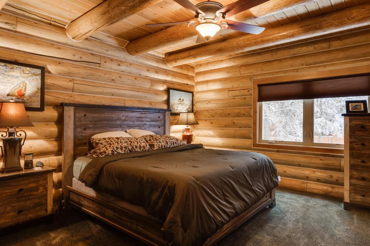 Lumberjack Lodge By Kabino Hot Tub Fire Pit Satellite Wifi Grill Large Porch Island Park Exterior foto